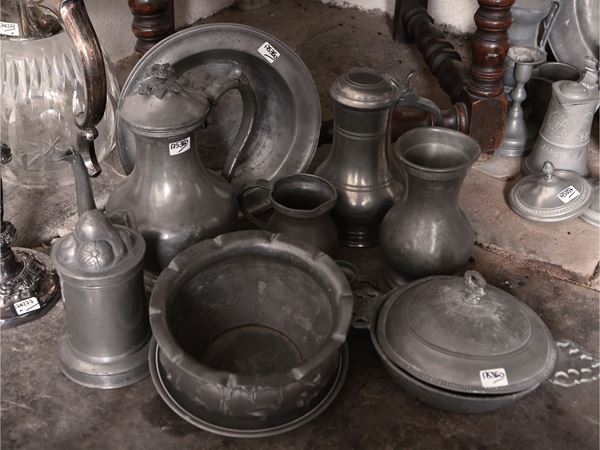 Miscellanea di accessori per la tavola in peltro