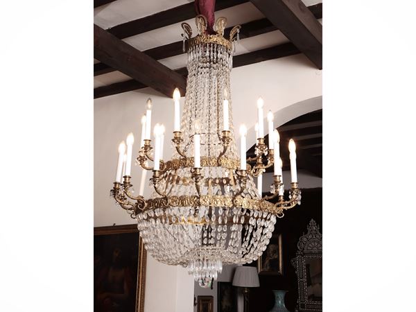 Grande lampadario a paniere in tole dorata