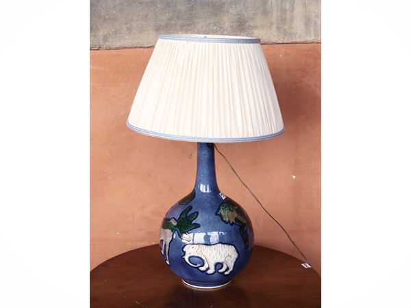 Coppia di lumi da tavolo in ceramica smaltata