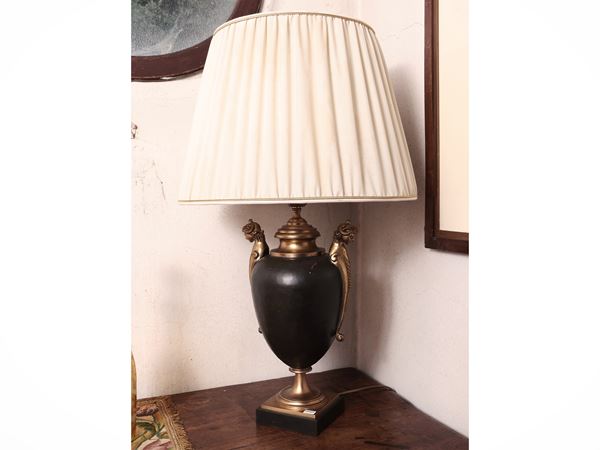 Lume da tavolo ad anfora in ceramica smaltata