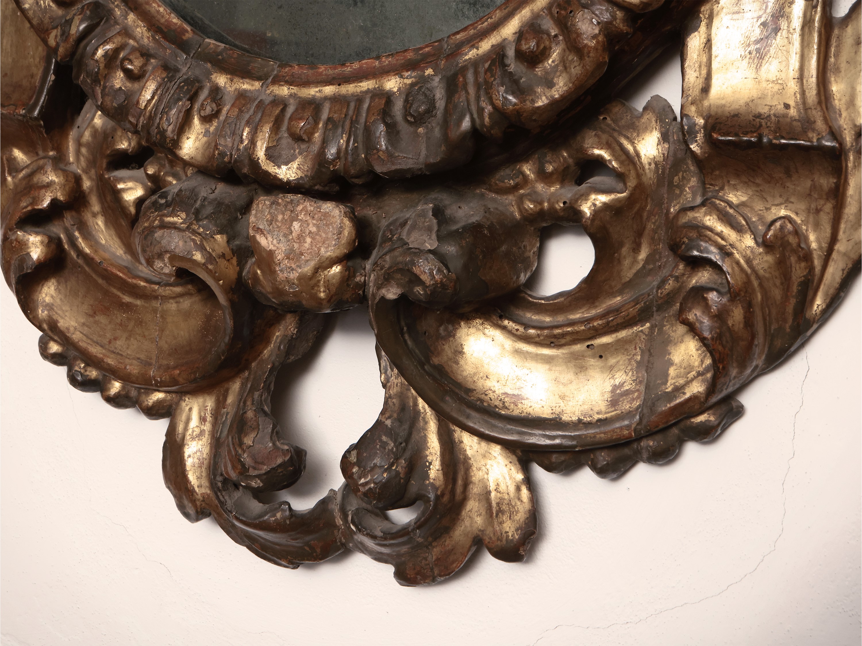 Piccola Specchiera con Cornice in Legno Dorato