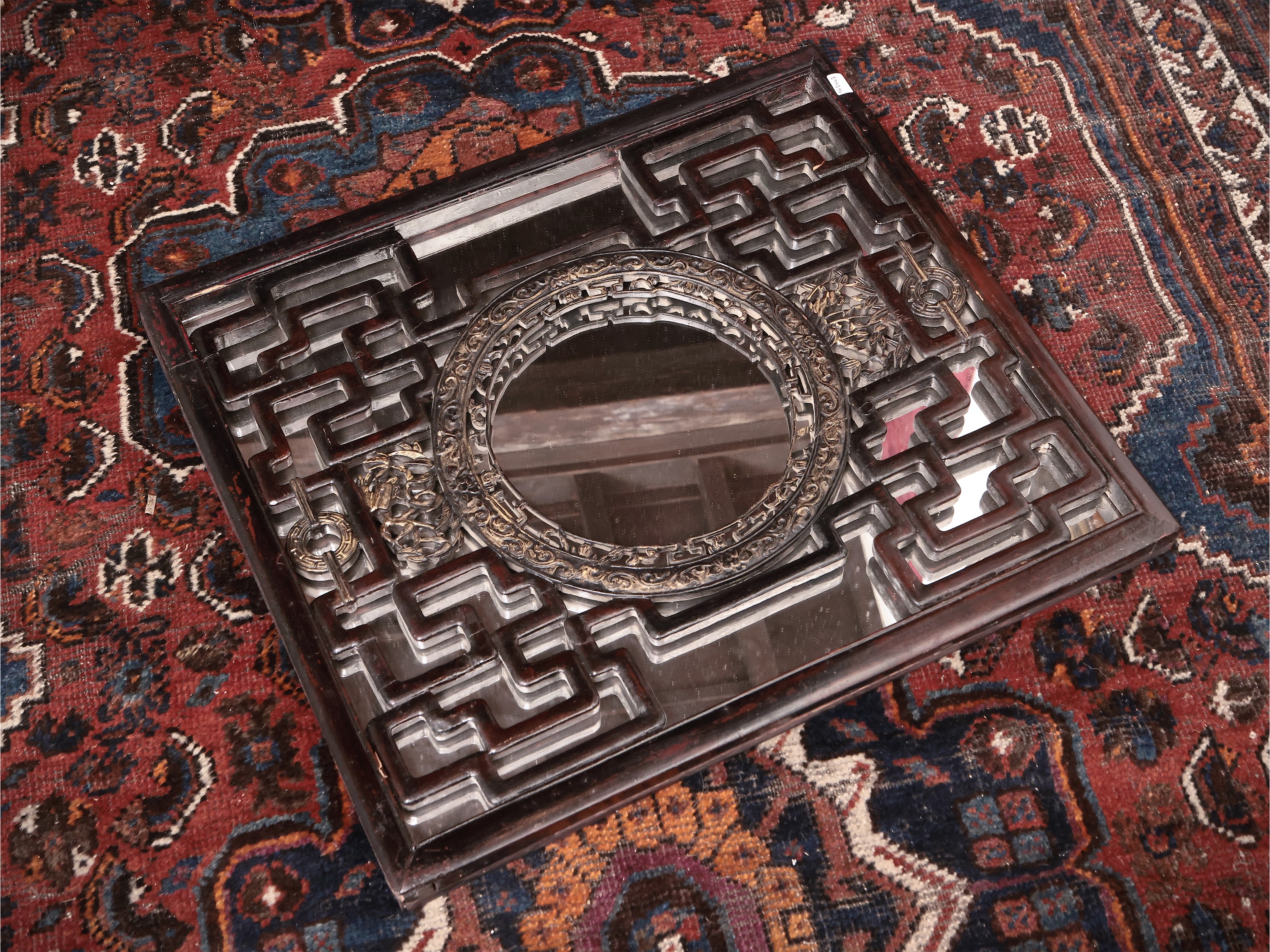 Specchiera orientale in mogano con lumeggiature dorate