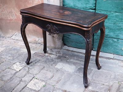 Tavolino Console Impiallacciato in Noce e Radica di Noce