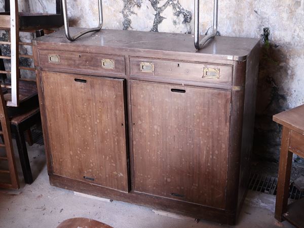 Credenza in noce in stile marina
