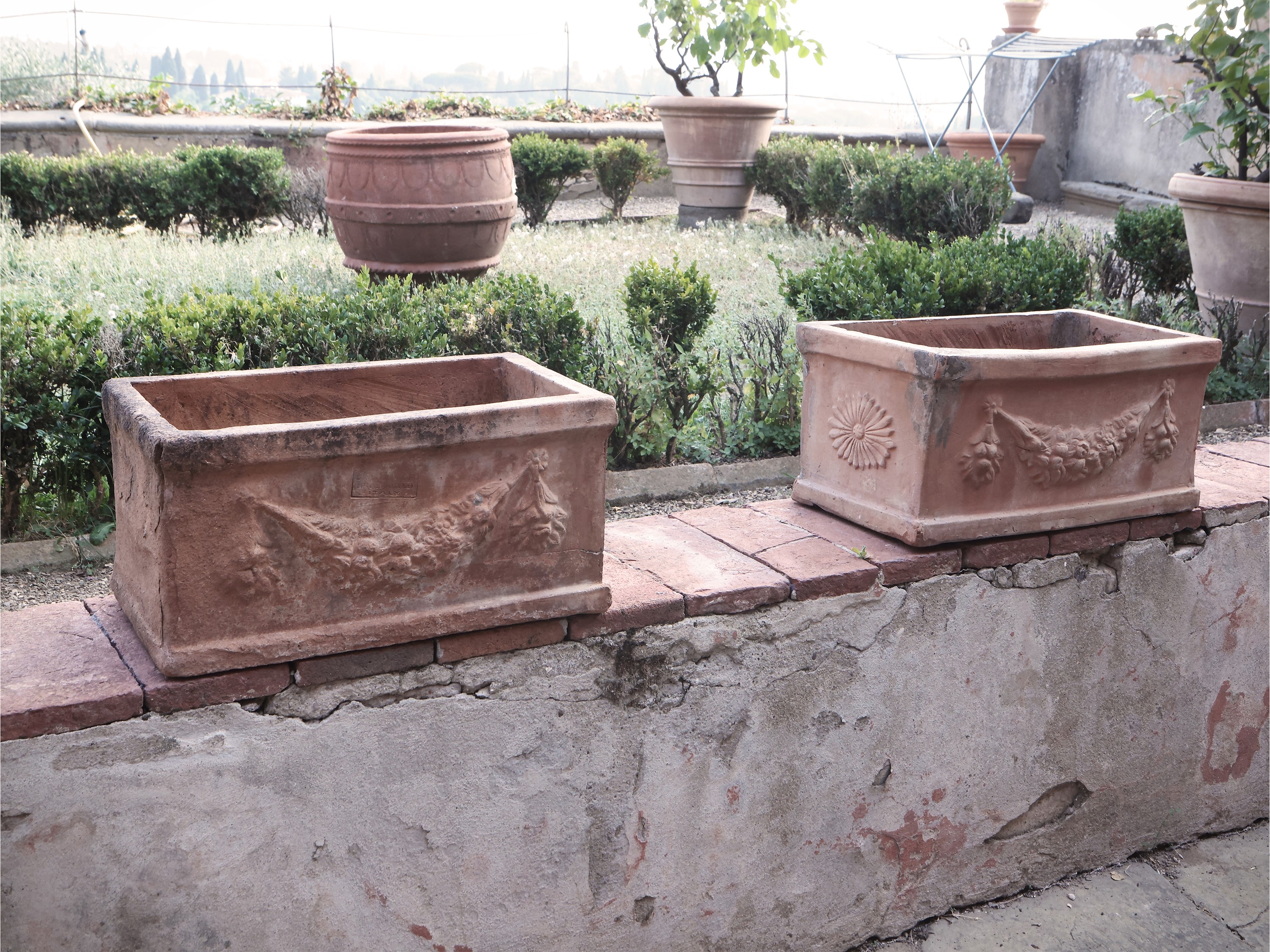 Serie di Sei Vasi a Cassetta in Terracotta