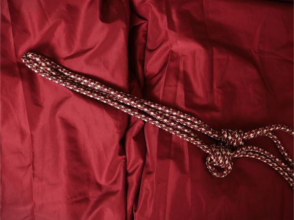 Coppia di tende in taffetà di seta rossa