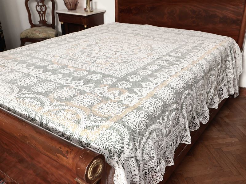 Copriletto Matrimoniale Lavorato a Filet