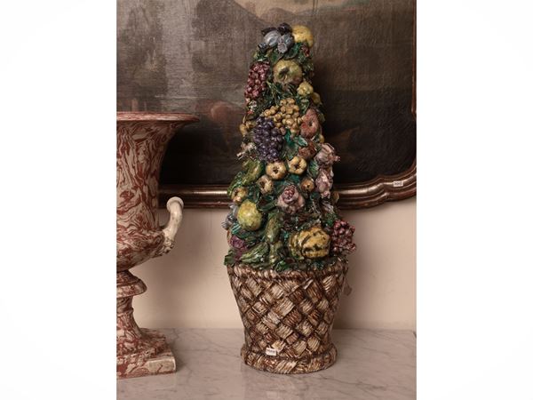 Trionfo di frutta in terracotta invetriata