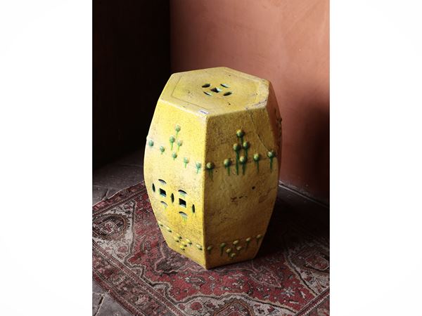 Sgabello a tamburo in terracotta invetriata