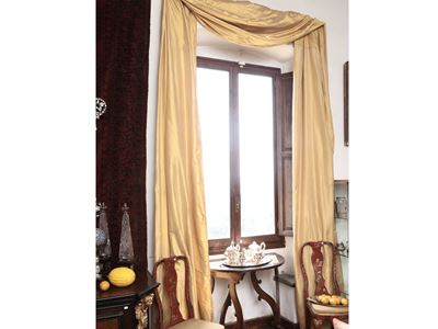 Grande Drappo in Seta Color Oro