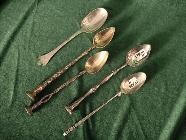 Quattro cucchiai da collezione in argento  (Francia, XIX/XX secolo)  - Asta Un villino a Crema: una raccolta di pittura dell'Ottocento - Maison Bibelot - Casa d'Aste Firenze - Milano