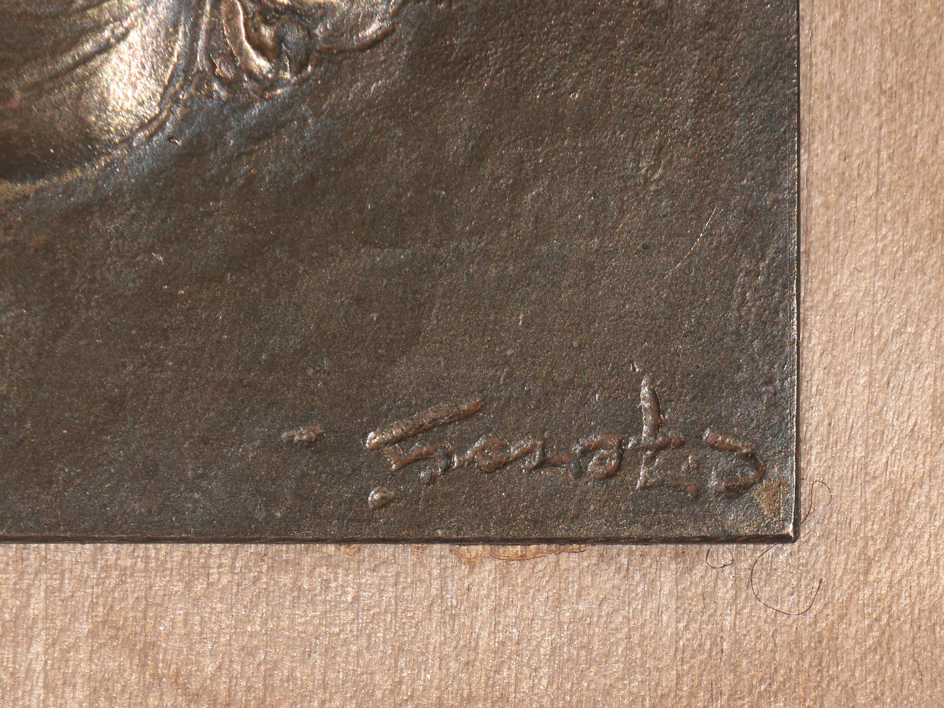 Corrado Feroci Silpa Bhirasri - Donna al pianoforte, bassorilievo in bronzo ottonato