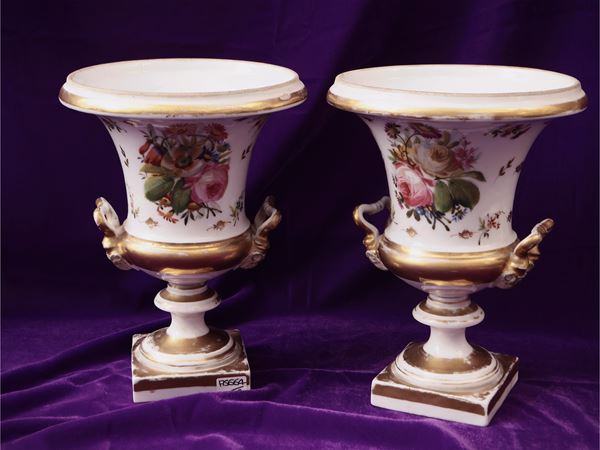Pair of Medici pots in porcelain