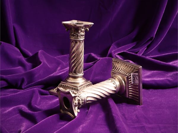 Coppia di candelieri vittoriani in argento