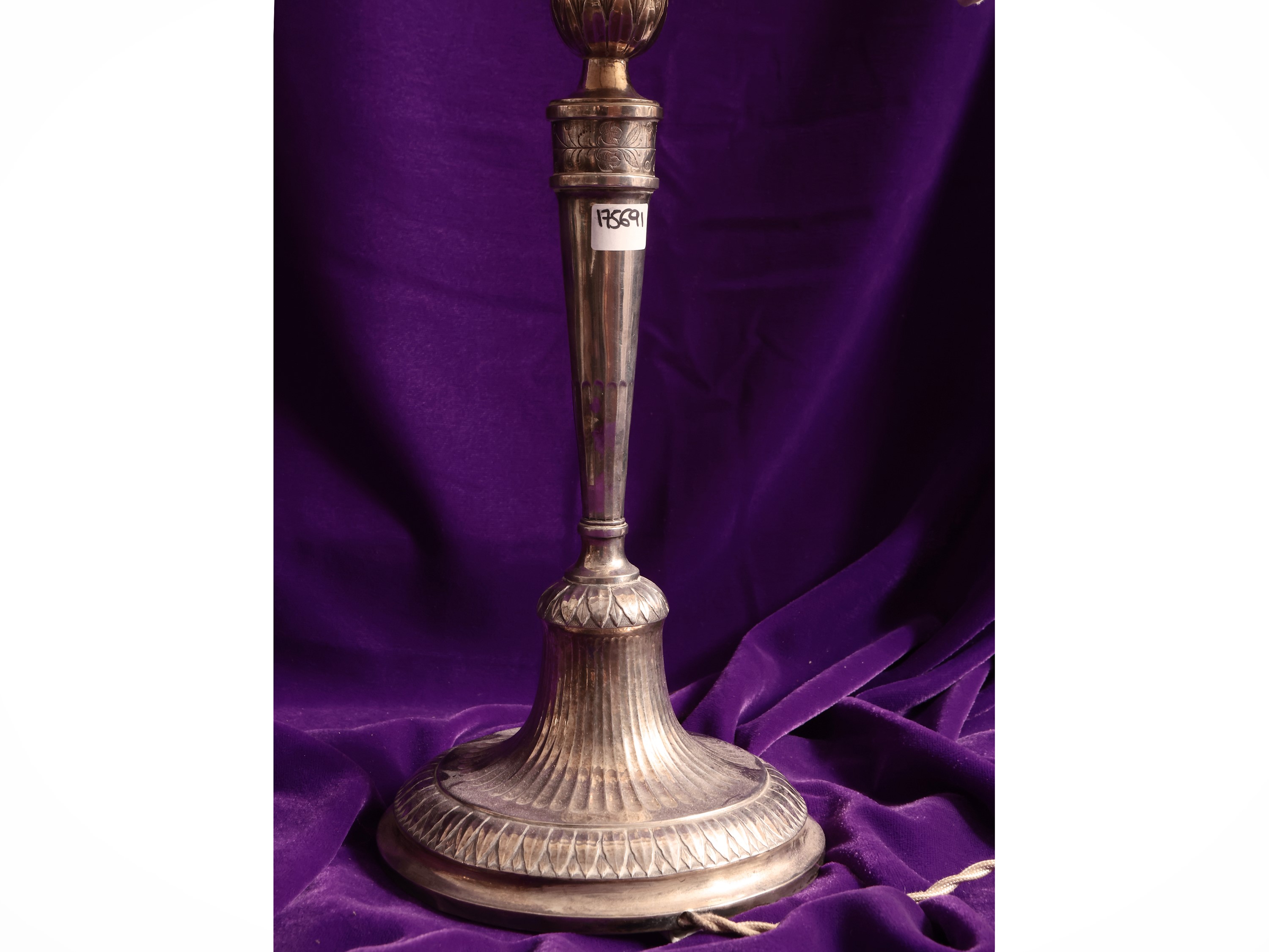 Lume da tavolo in argento