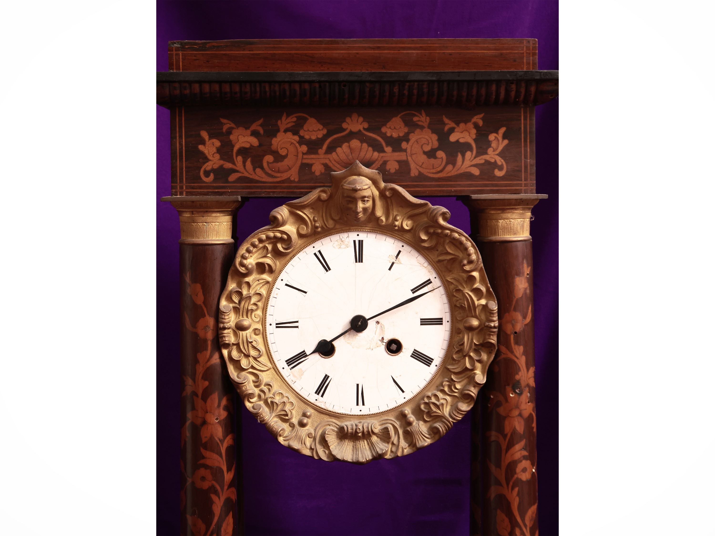 Orologio da tavolo a tempietto in noce