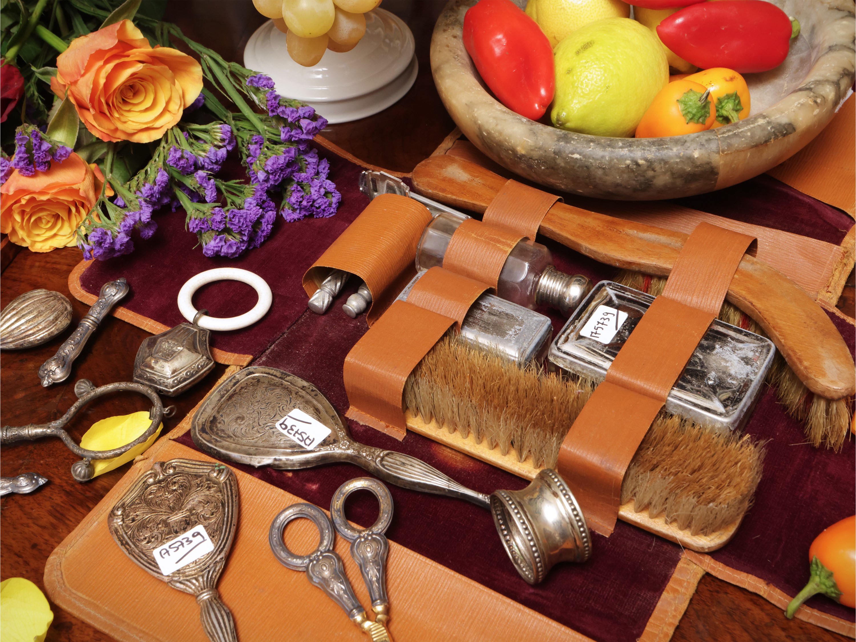 Miscellanea di accessori in argento