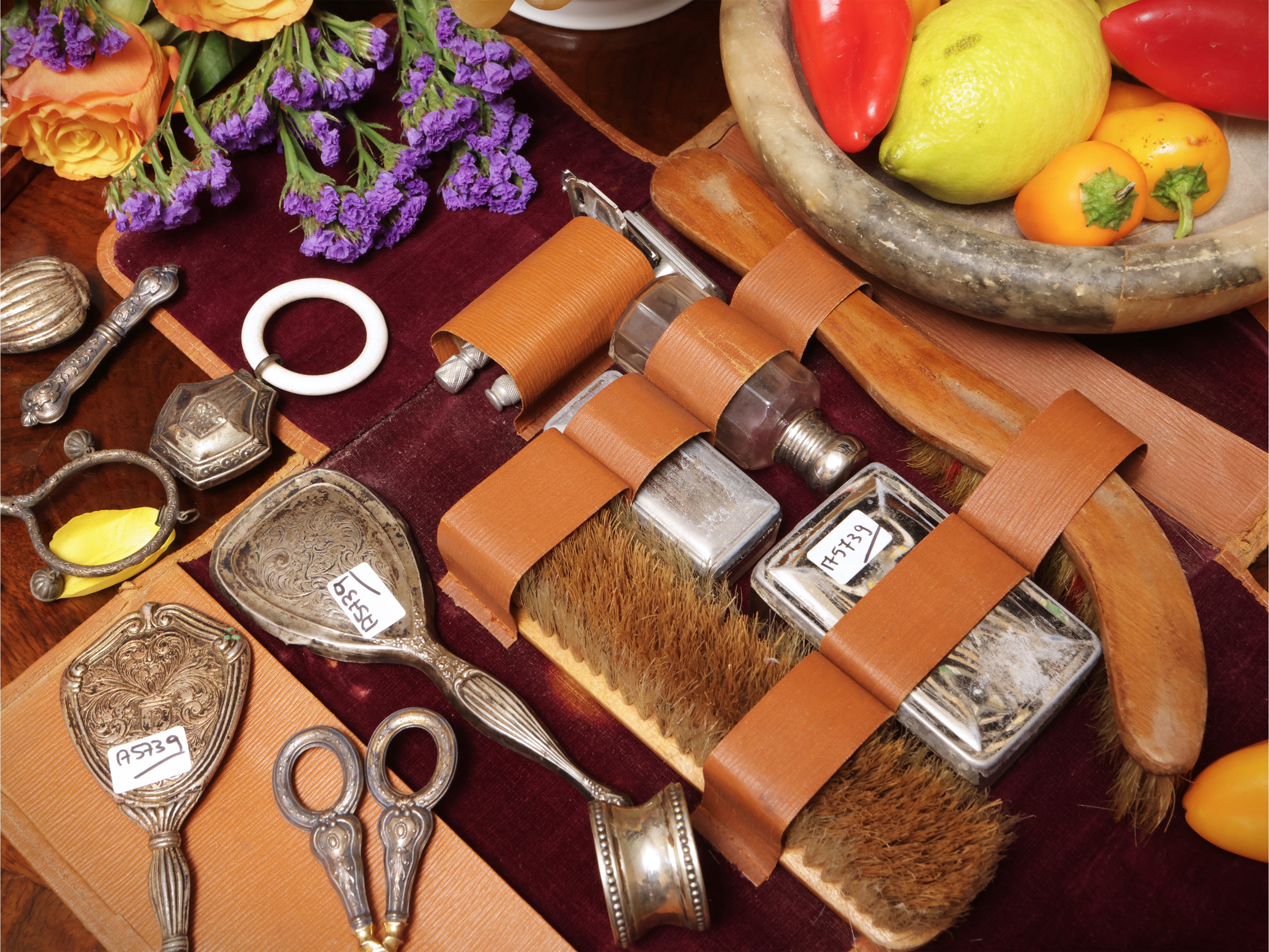 Miscellanea di accessori in argento