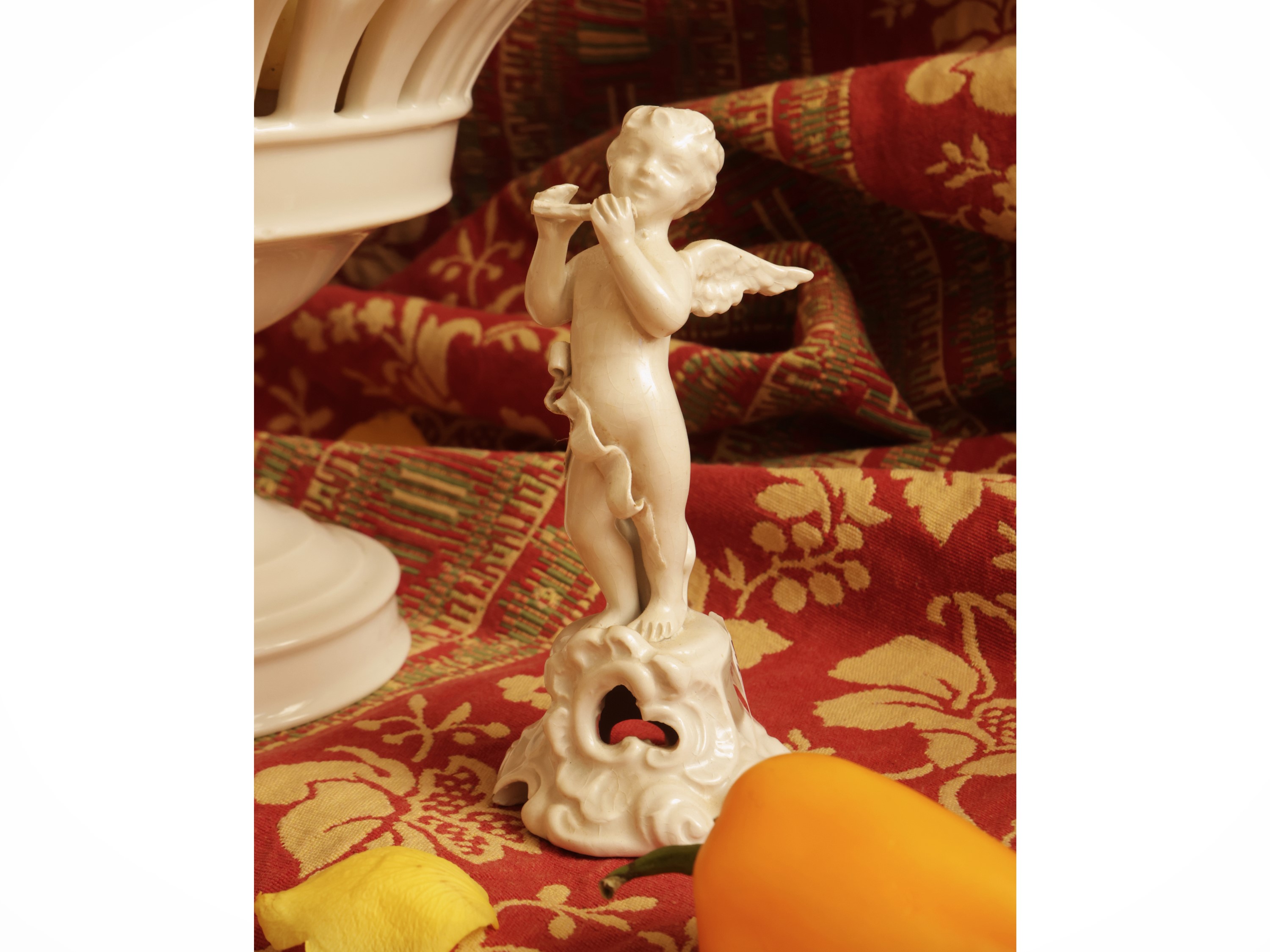 Accessori per la casa, tre esemplari in porcellana del XIX/XX secolo