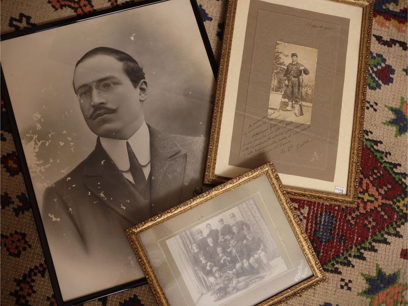 Tre fotografie d'epoca, ritratti in cornice