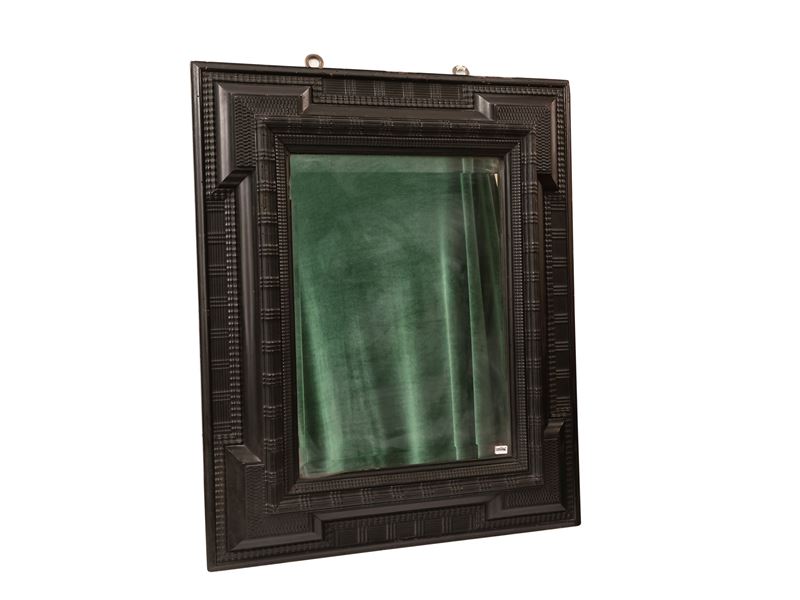 Cornice in Legno Ebanizzato di Gusto Fiammingo