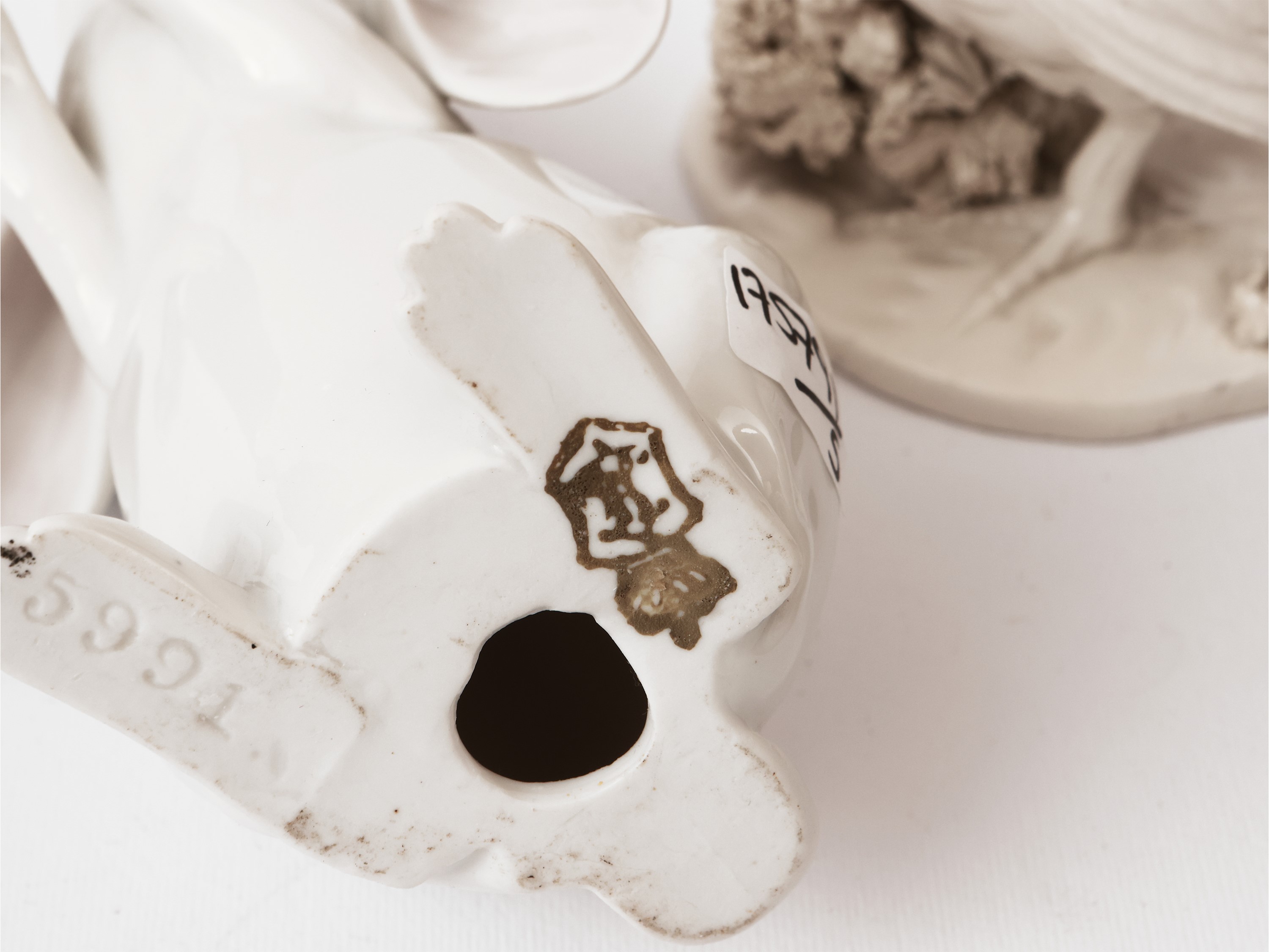 Ceramiche del Ferlaro, Curiosità animalier con coppia di figure: quaglie e faraona in porcellana ...