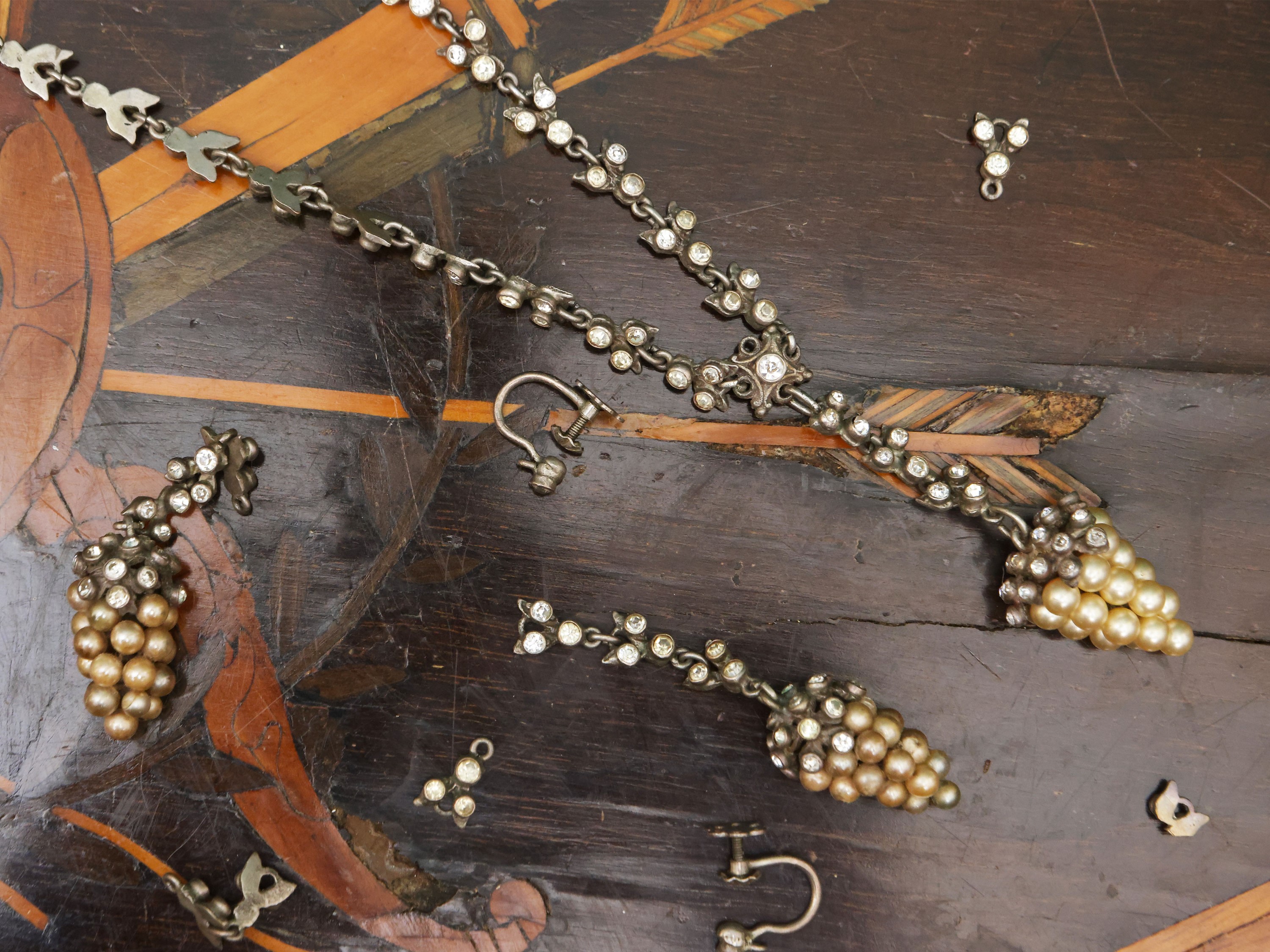 Demi Parure collana e orecchini in argento, cristalli e perle