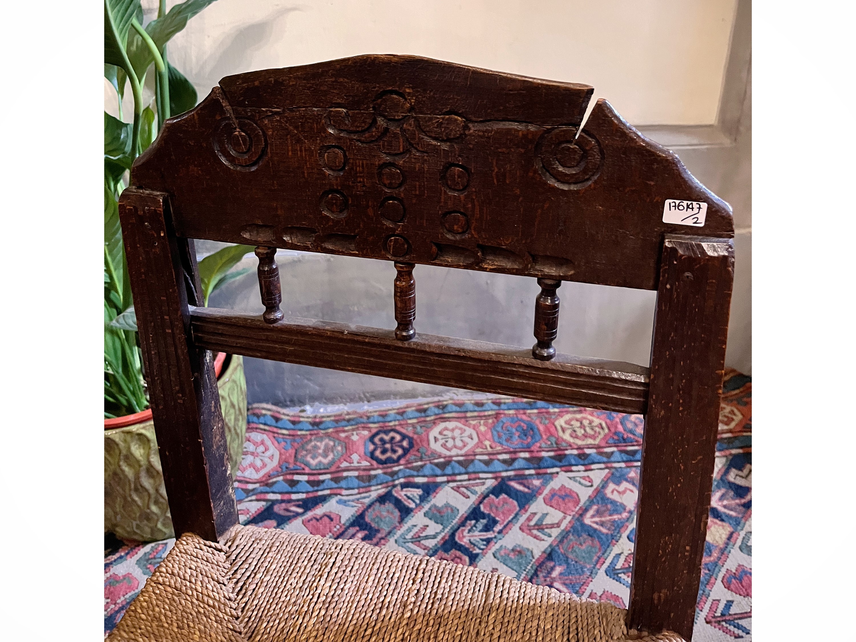 Coppia di sedie da balia rustiche in noce