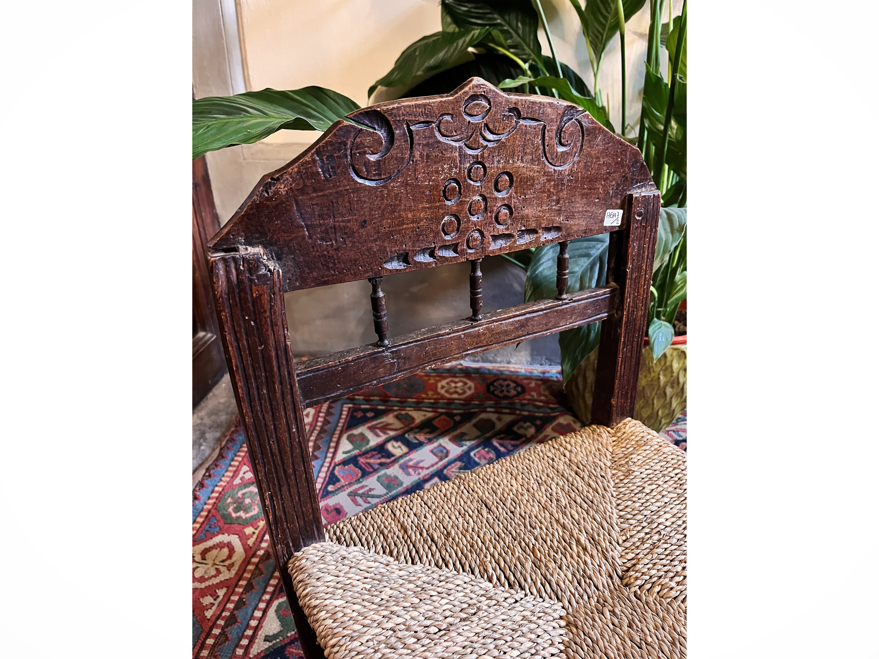 Coppia di sedie da balia rustiche in noce