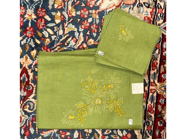 Biso green linen tablecloth