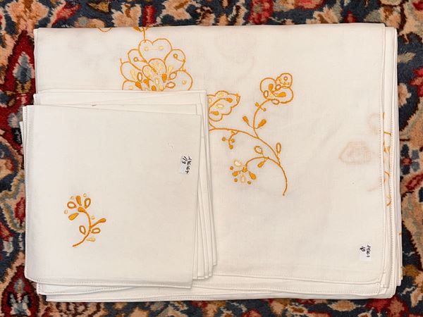 Tablecloth in pure white linen