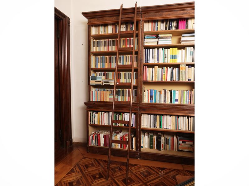 Scala da biblioteca in noce, cm 260x27x6