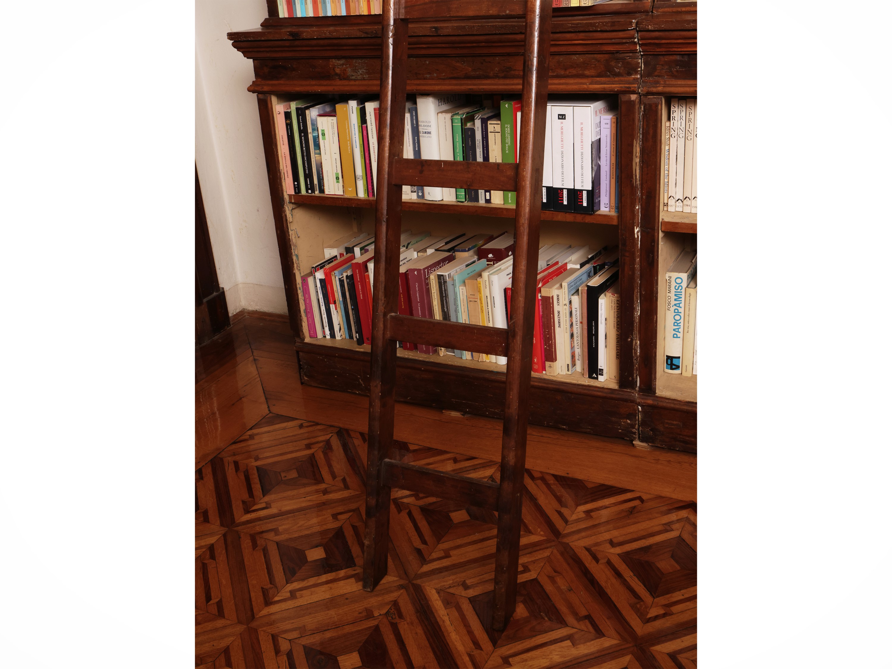 Scala da biblioteca in noce, cm 260x27x6