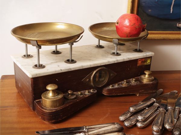 Vintage kitchen scale