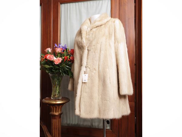 Giaccone in pelliccia di visone beige chiaro