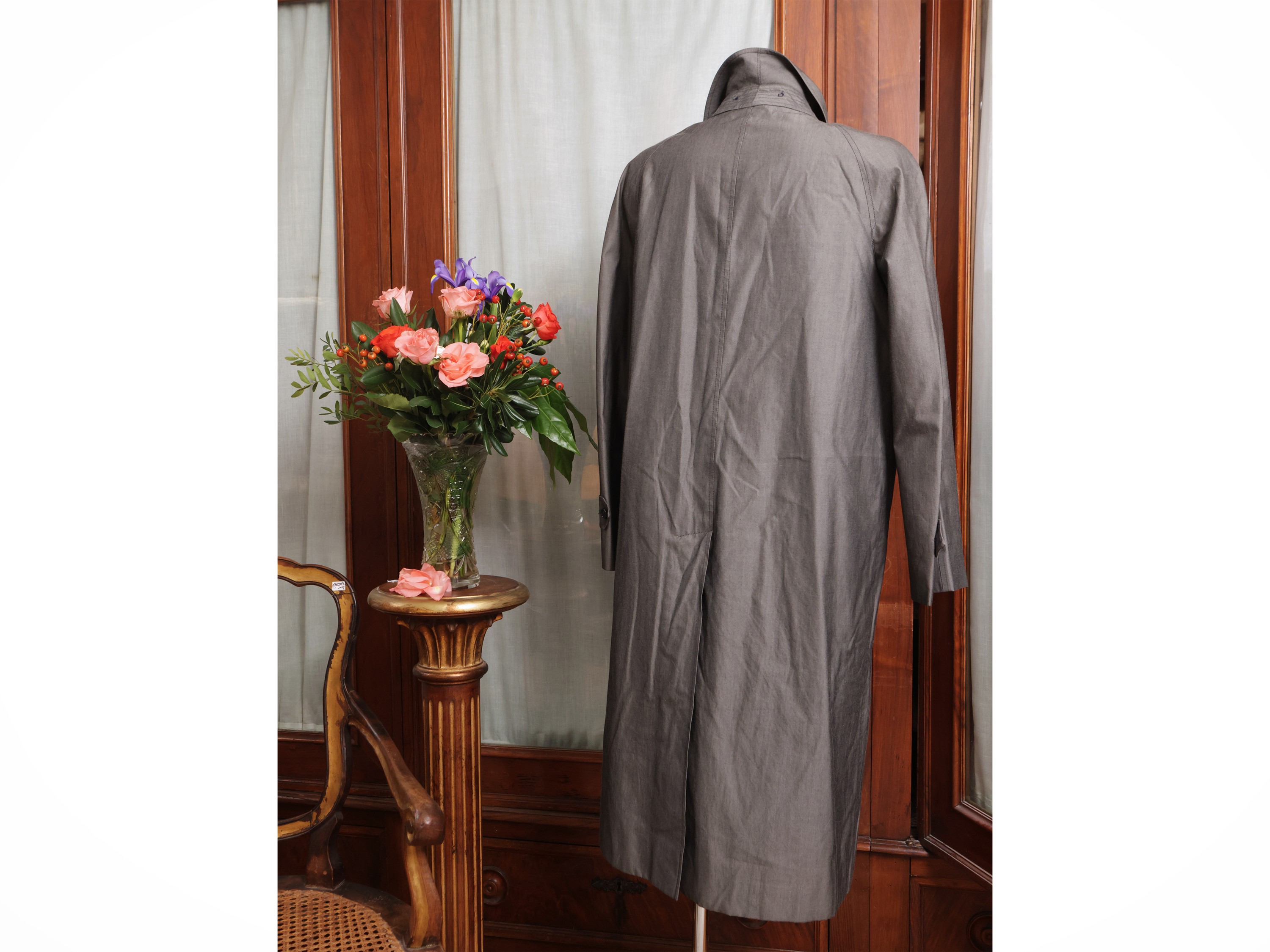 Burberrys, Spolverino grigio con fodera check