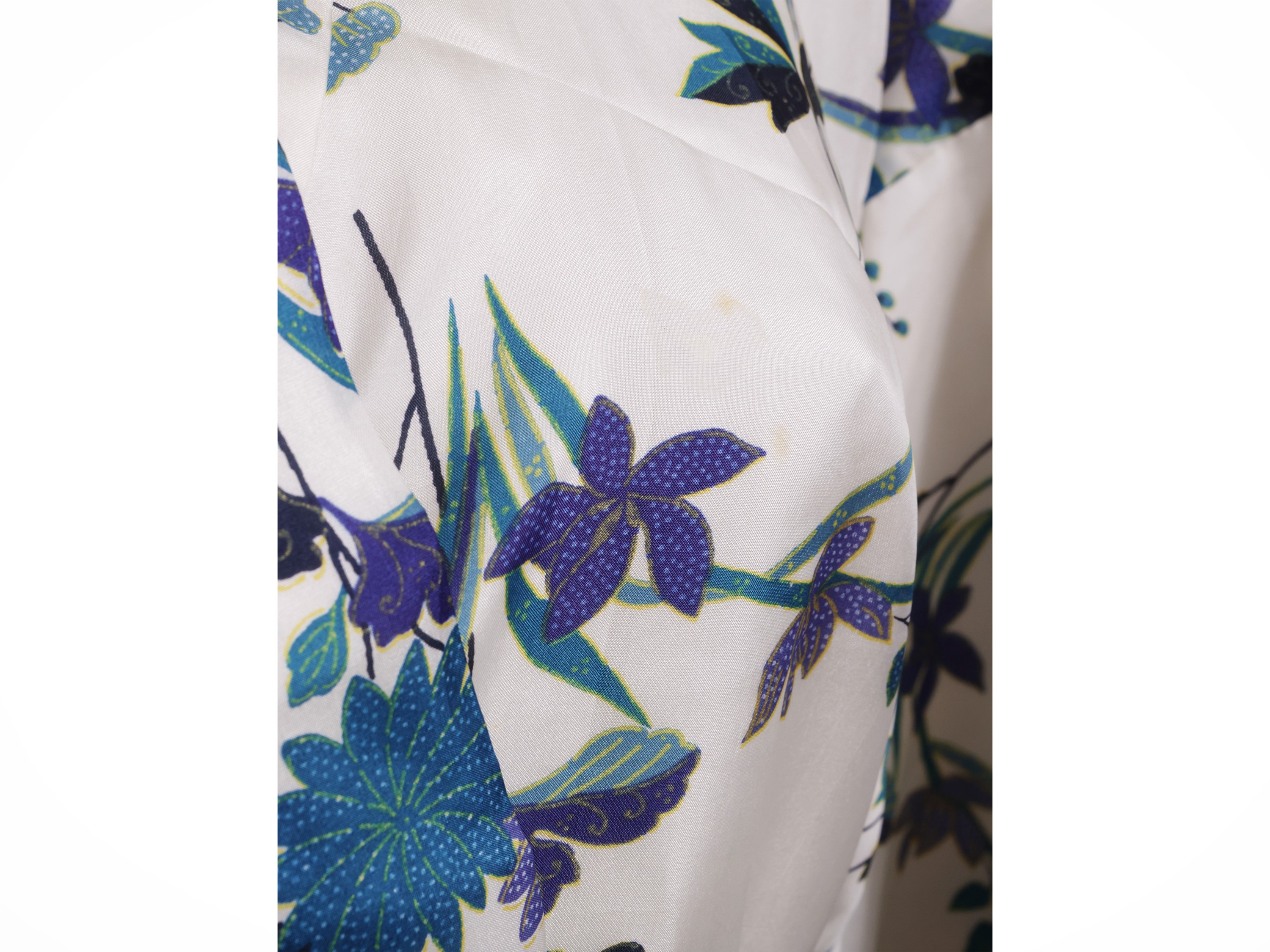 Kimono in seta giapponese, fantasia floreale nei toni del blu e del lilla