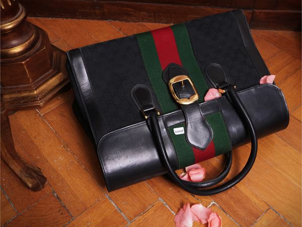 Gucci - Boston bag in black leather and monogram fabric