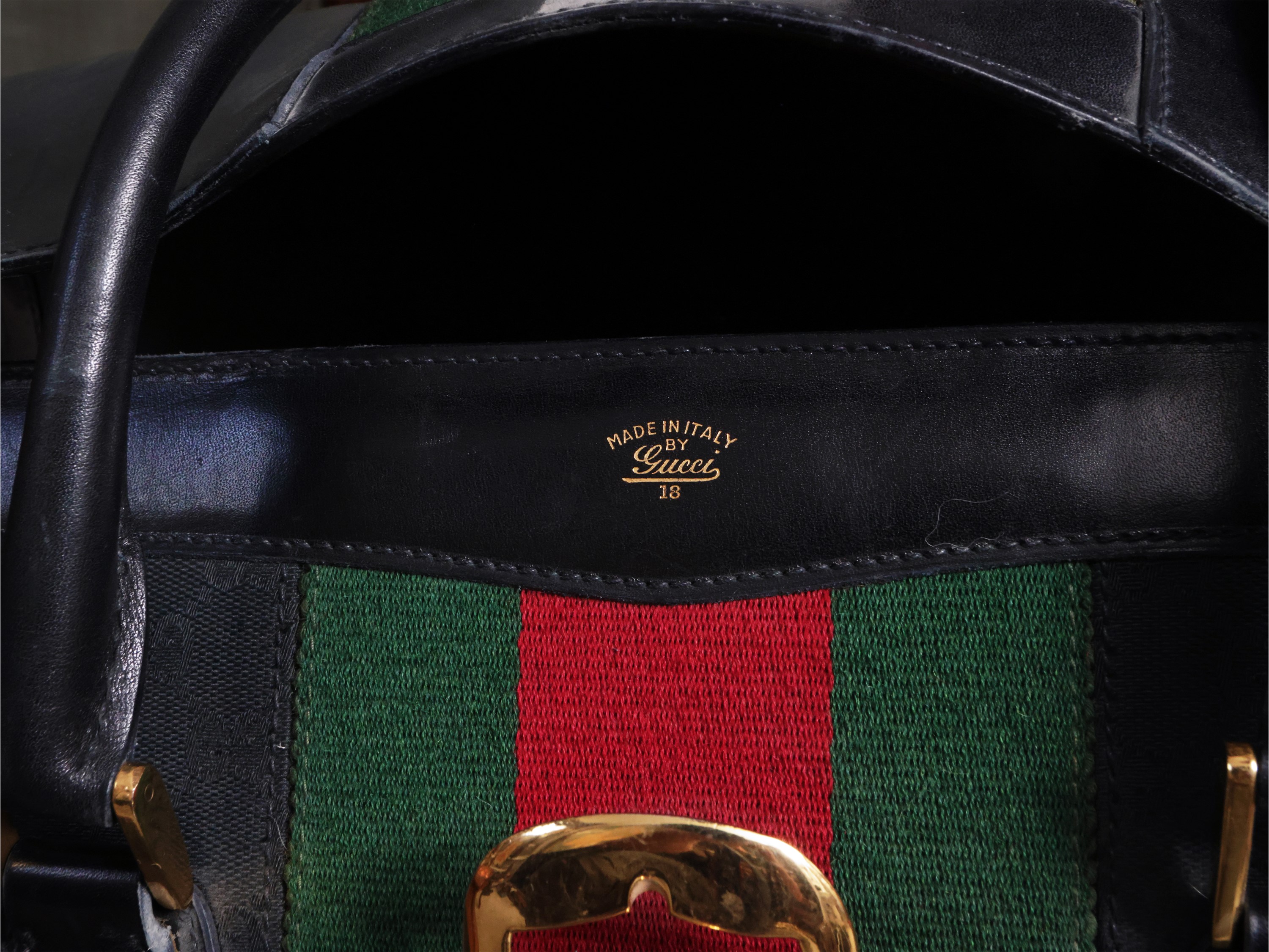 Gucci, Borsa Boston in pelle nera e tessuto monogram con passamaneria verde e rossa