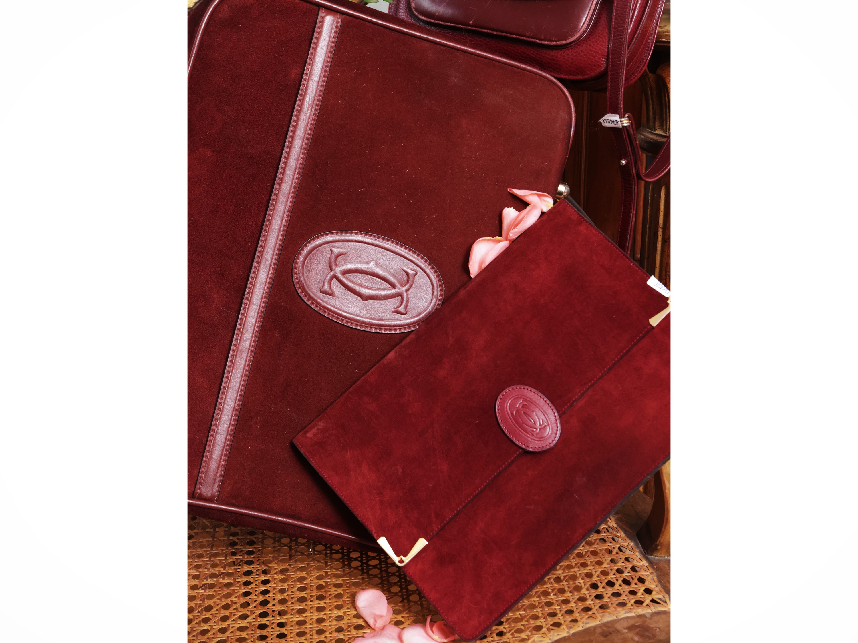 Le Must de Cartier, Tre accessori in suede e pelle bordeaux