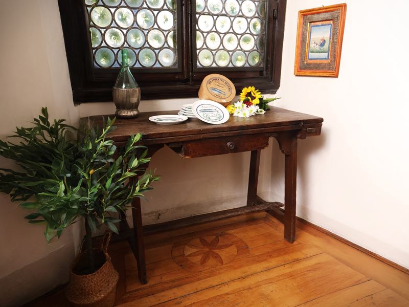 Tavolo rustico, castagno e rovere con design apribile