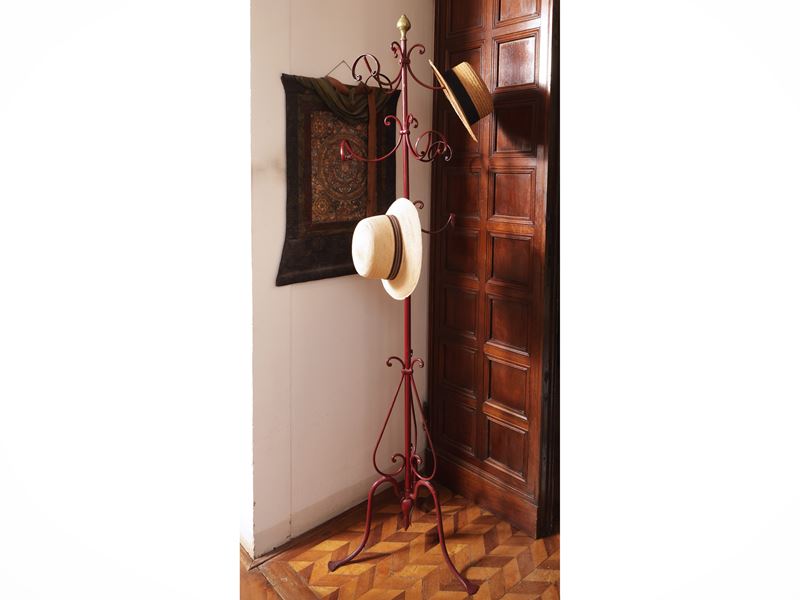 Attaccapanni a stelo in ferro battuto laccato rosso, h 190 cm