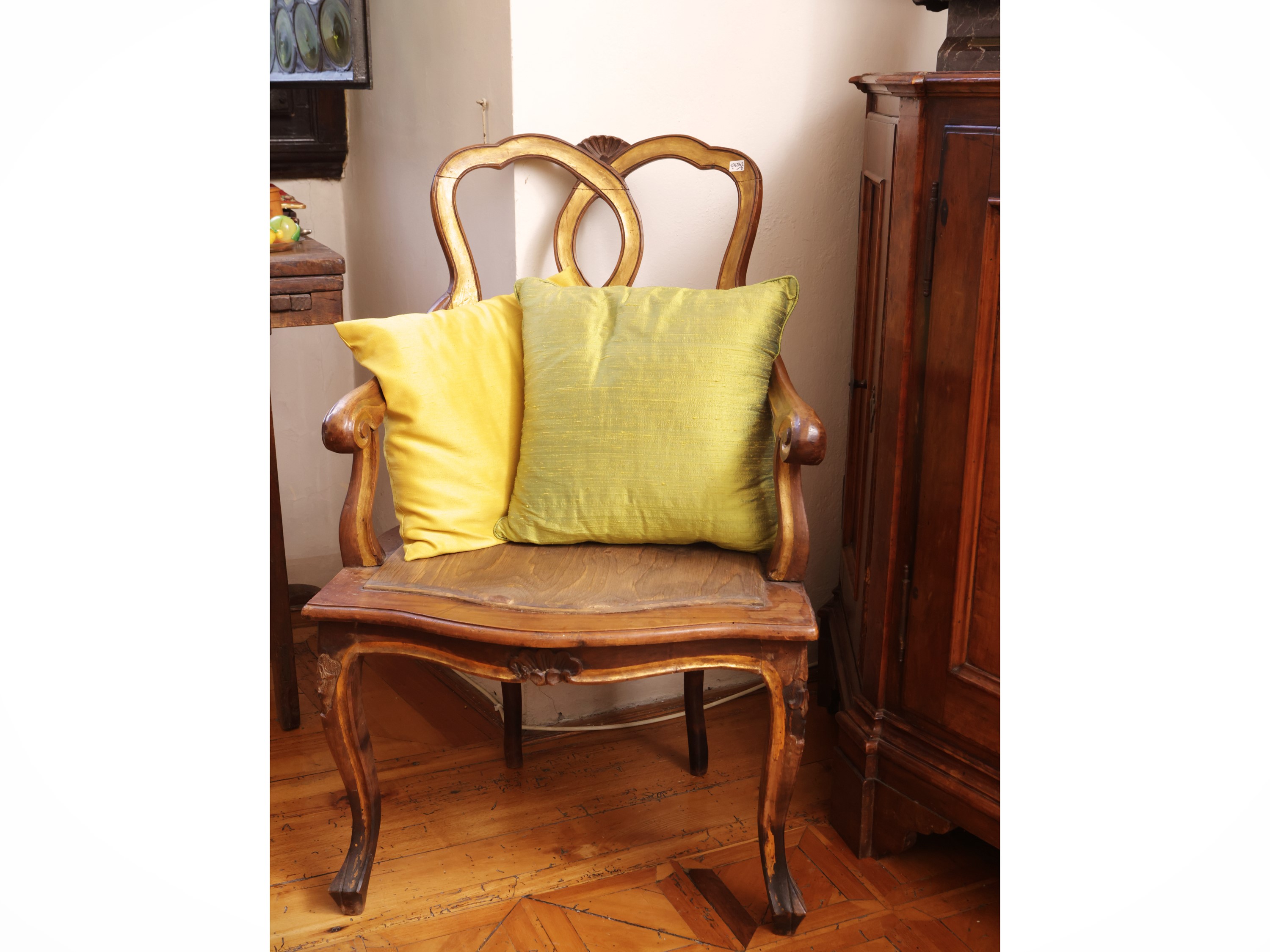 Coppia di poltroncine, legno dorato, seduta in paglia di Vienna, Italia XIX secolo