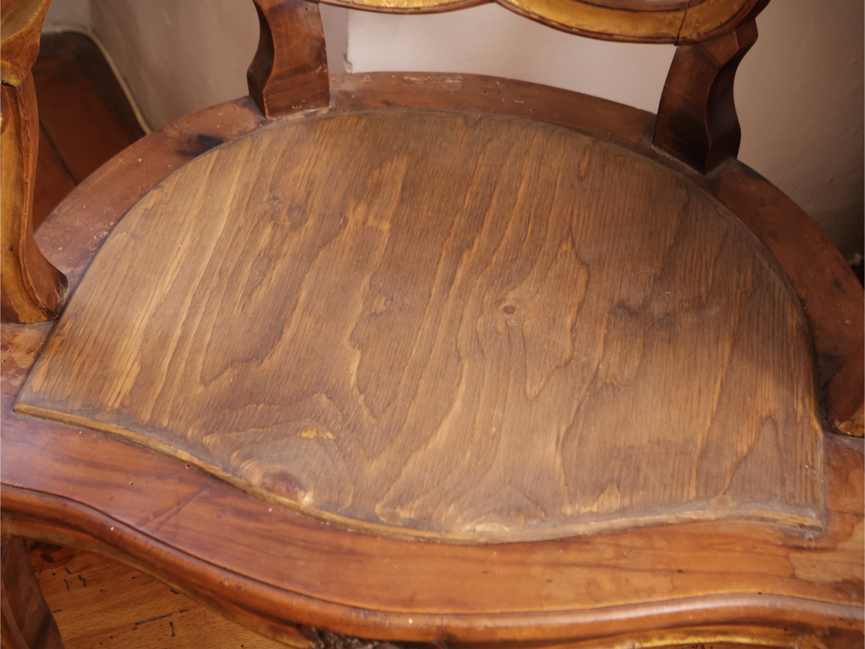 Coppia di poltroncine, legno dorato, seduta in paglia di Vienna, Italia XIX secolo