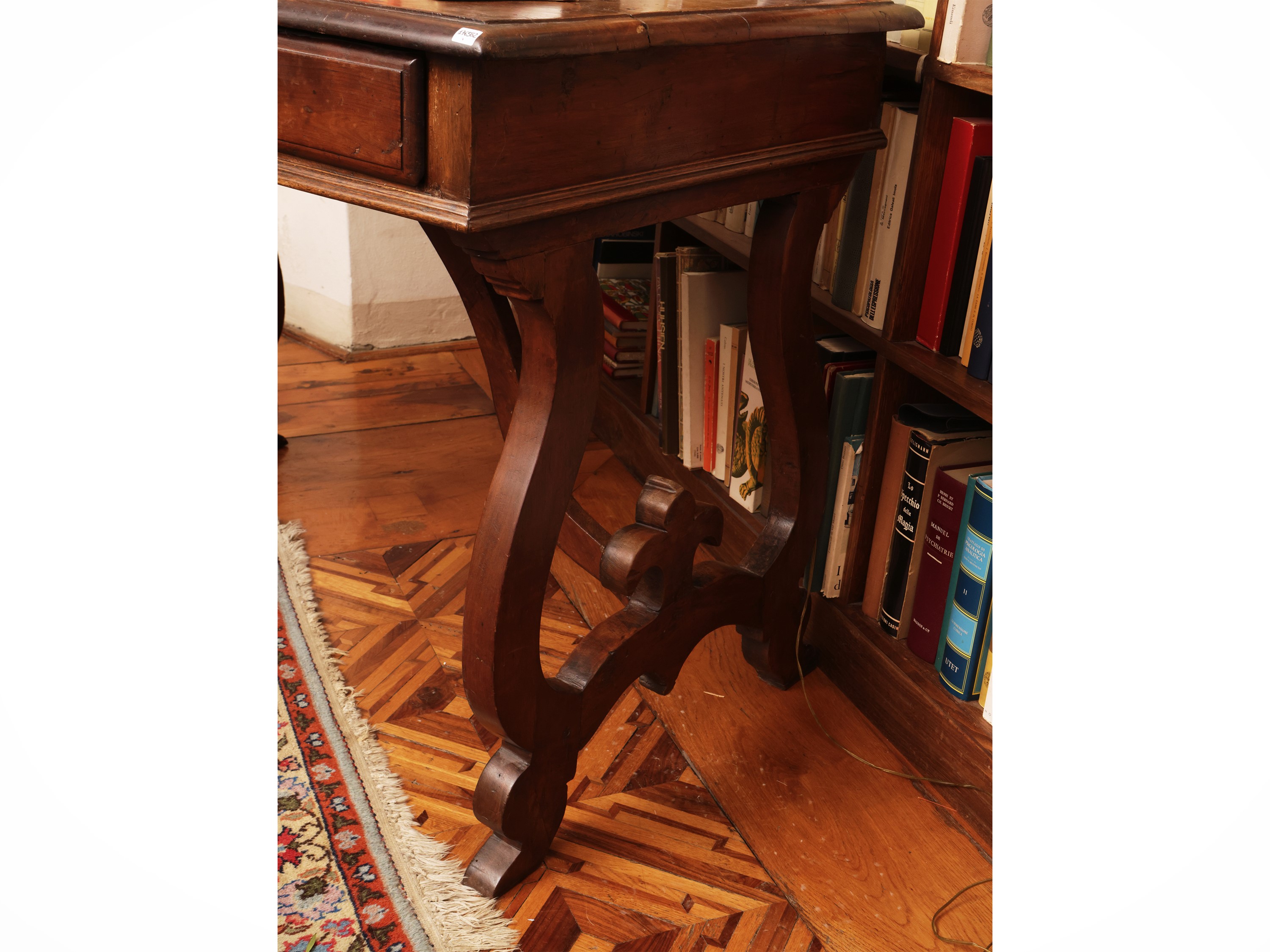Scrittoio Sanfilippo, noce, h 82 cm