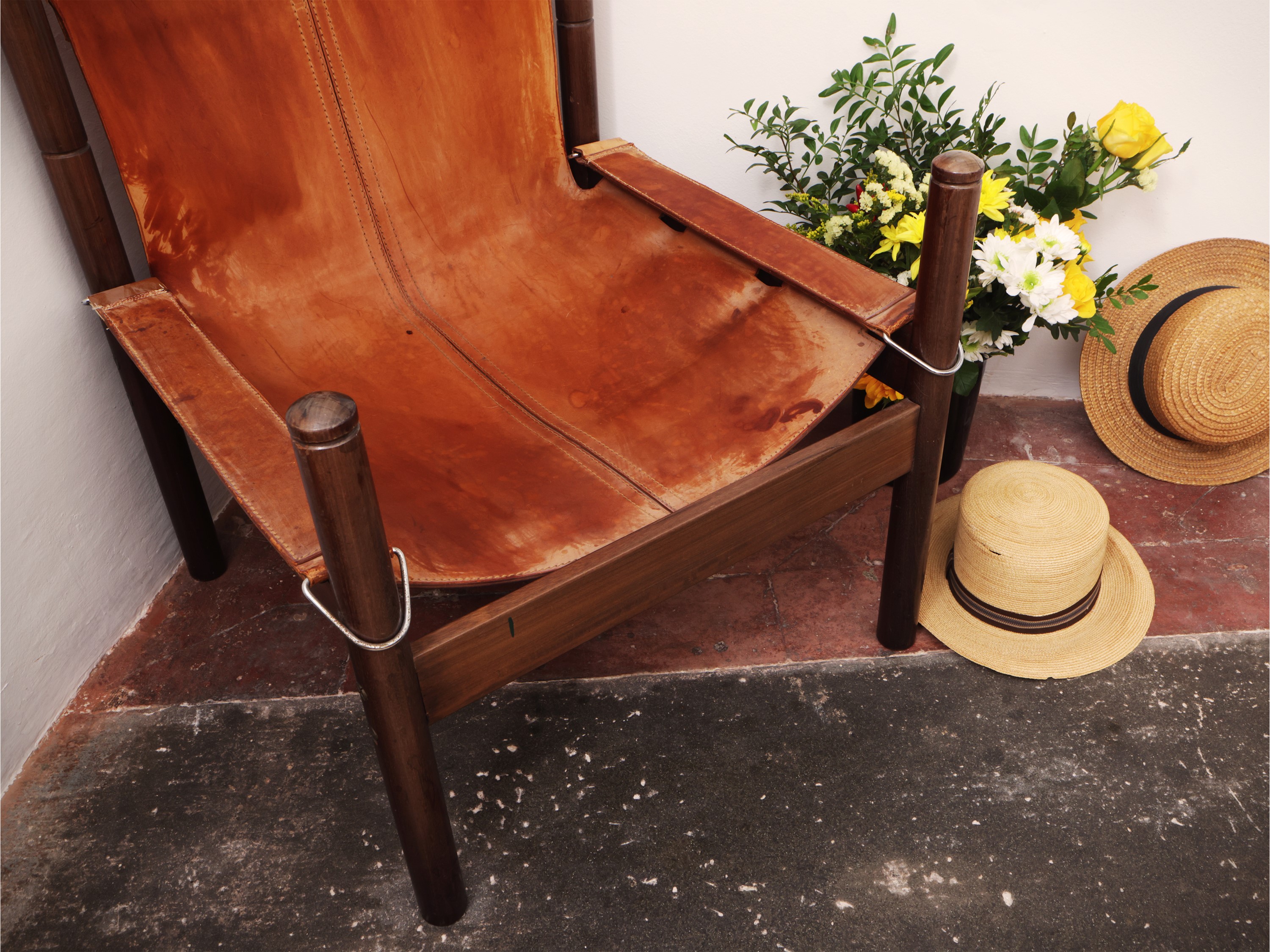 Poltrona in cuoio, h 80 cm, 64 cm, 60 cm