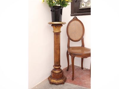 Coppia di colonne, legno intagliato e dorato, h cm 88