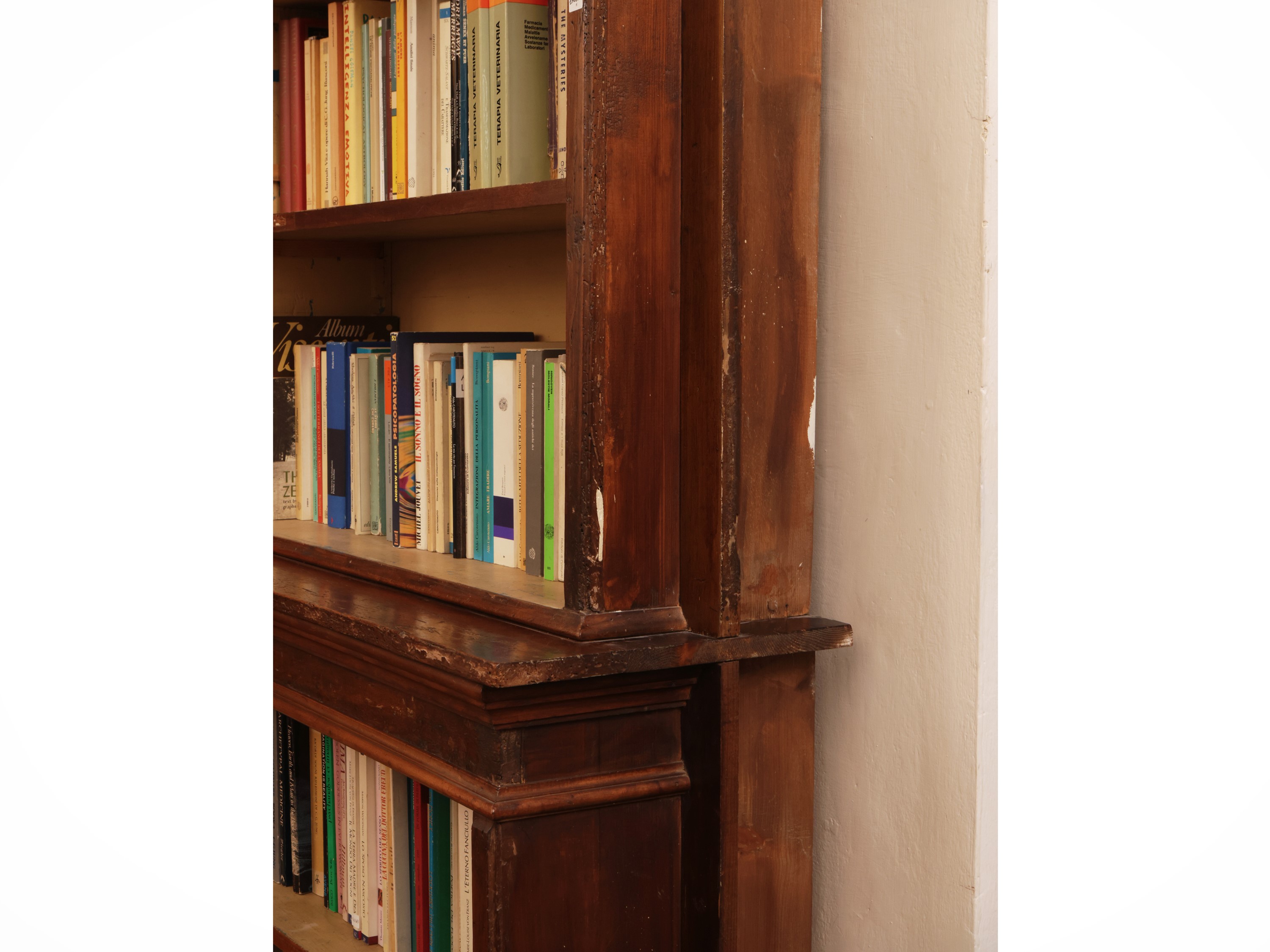 Libreria a giorno a due corpi in noce, XIX secolo