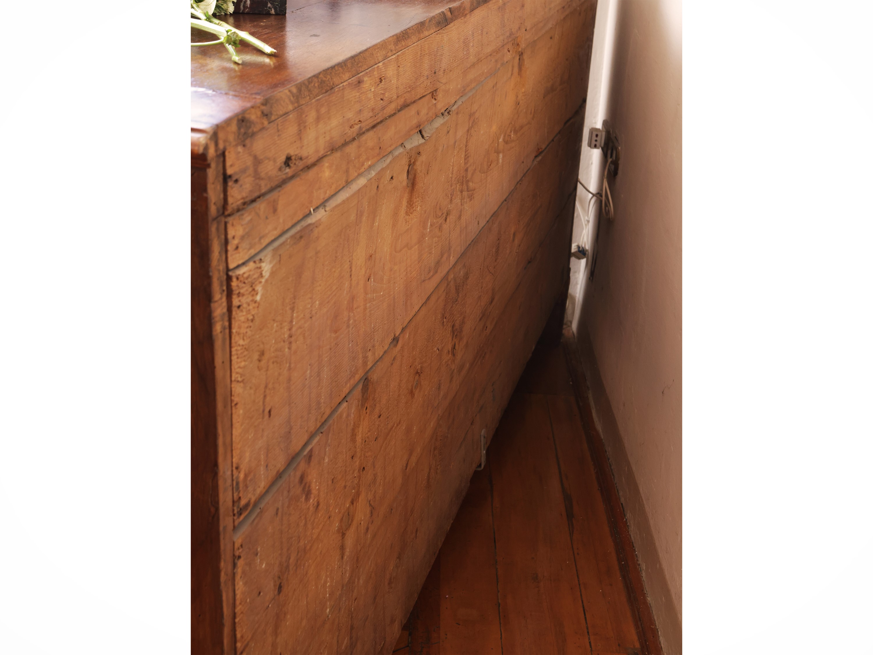 Credenza in noce, XIX secolo