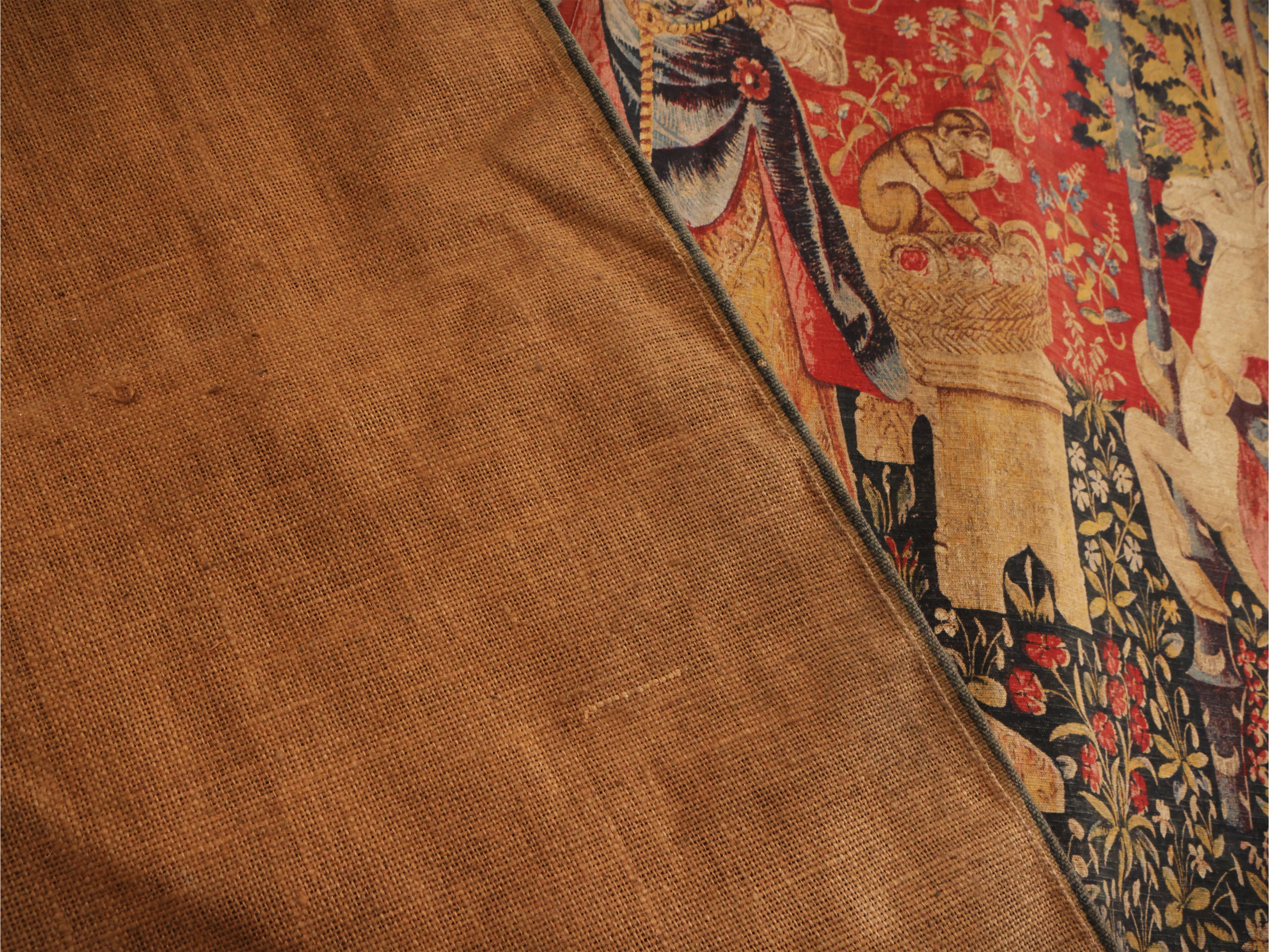 Pannello policromo, La dama e l'unicorno, XX secolo